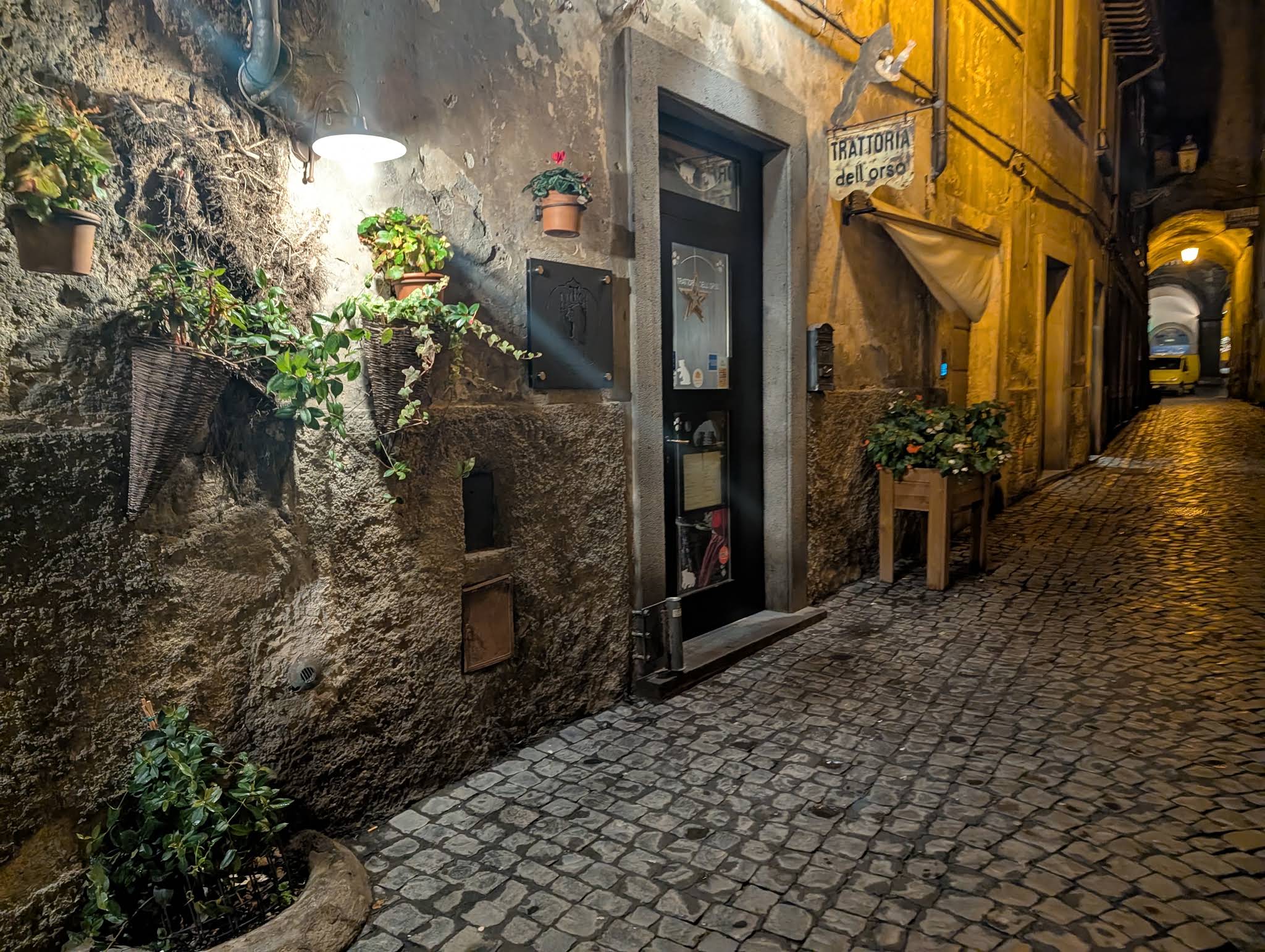 Ingresso della Trattoria dell'Orso in Via della Misericordia